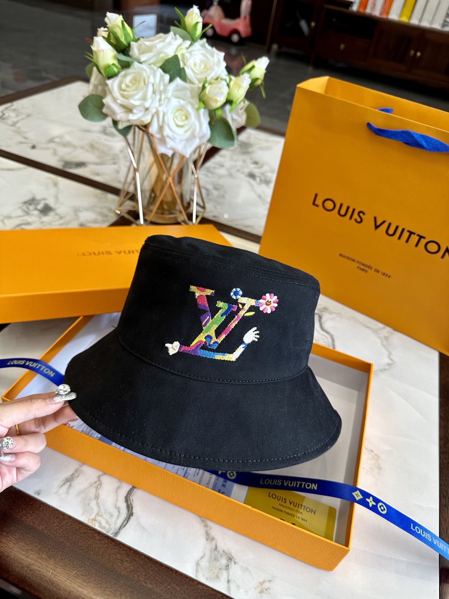 LV hat model 40